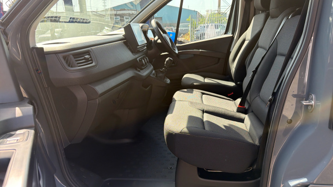 Renault Trafic Lwb Diesel LL30 Blue dCi 130 Advance [Safety] Van - Image 13